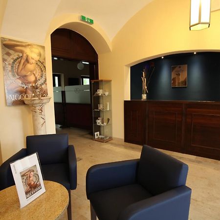 טטה Old Lake Golf Hotel מראה חיצוני תמונה