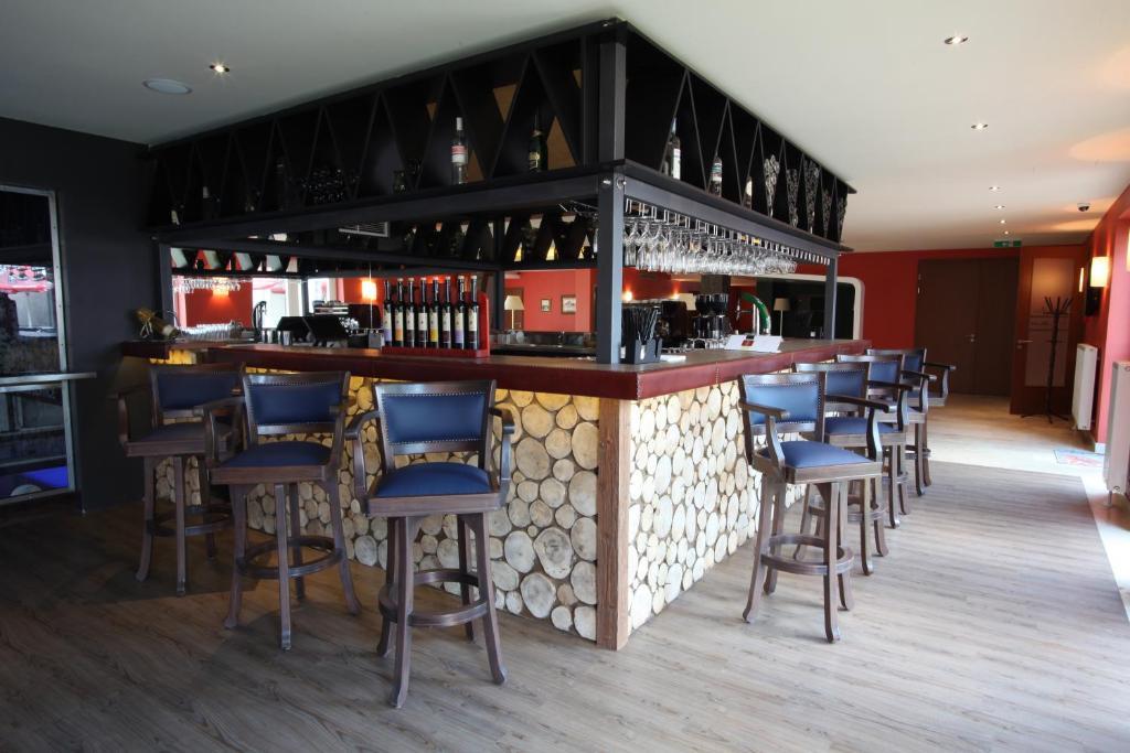טטה Old Lake Golf Hotel מראה חיצוני תמונה