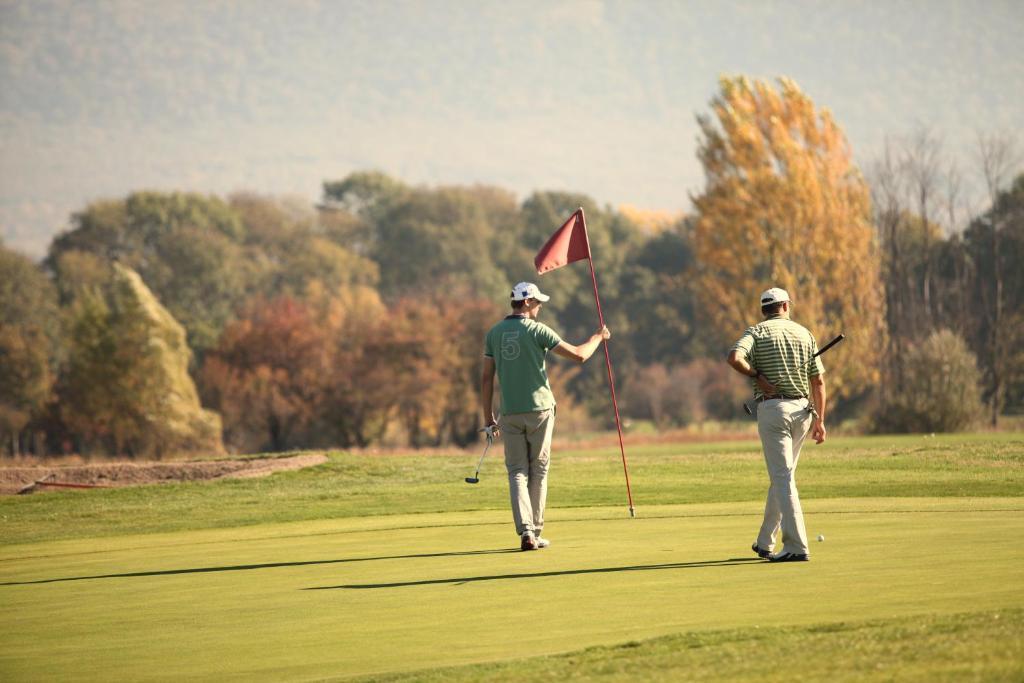 טטה Old Lake Golf Hotel מראה חיצוני תמונה